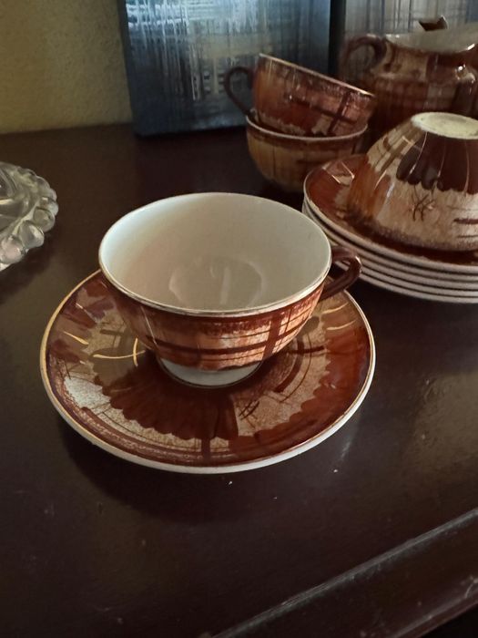 Vendo serviço de chá da marca Sacavém.para para seis pessoas.