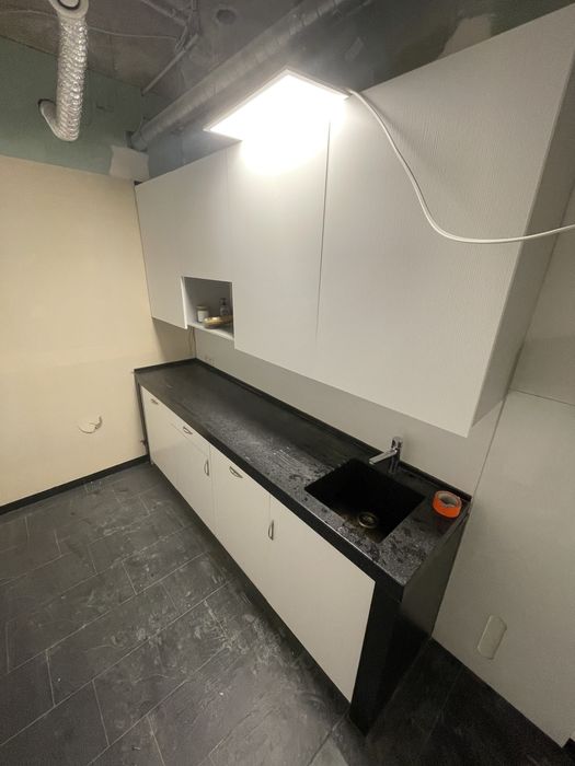 Zabudowa kuchenna, biała, plyta laminowana, blat Corian