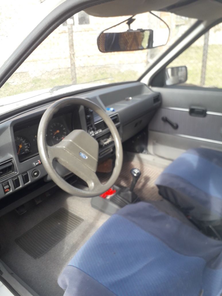 Машина Ford 1985 року escord 1.6 дизель