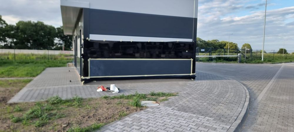 Naprawa i malowanie płyt warstwowych,bram