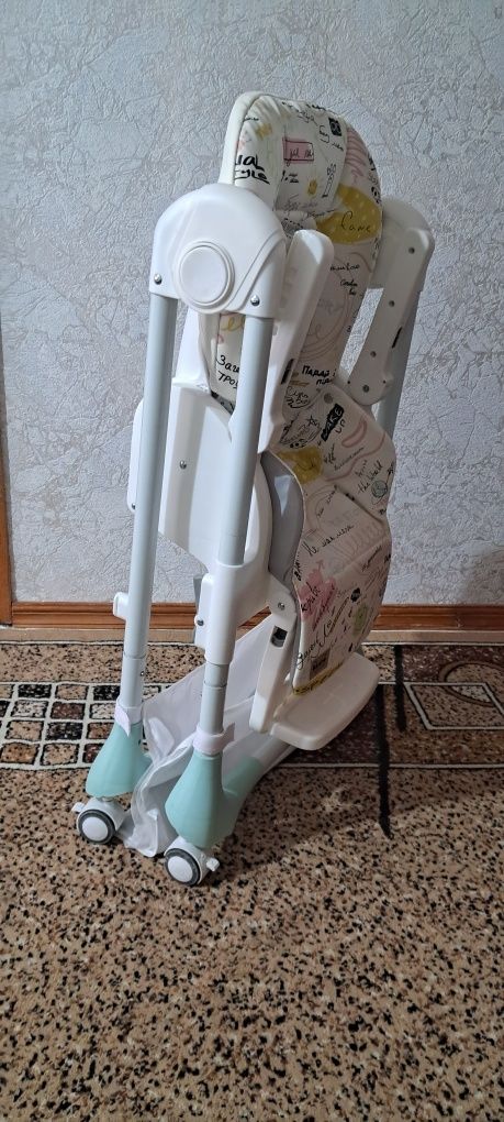 Продам стульчик для кормления BISTRO