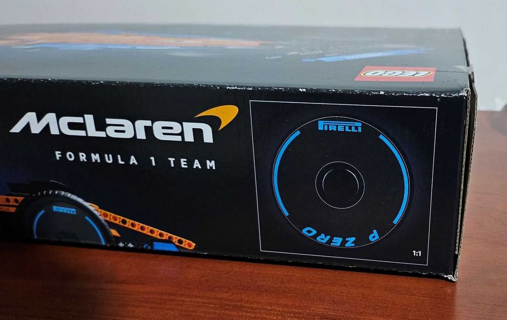 LEGO 42141 McLaren Fórmula 1, Primeira edição, versão Pirelli
