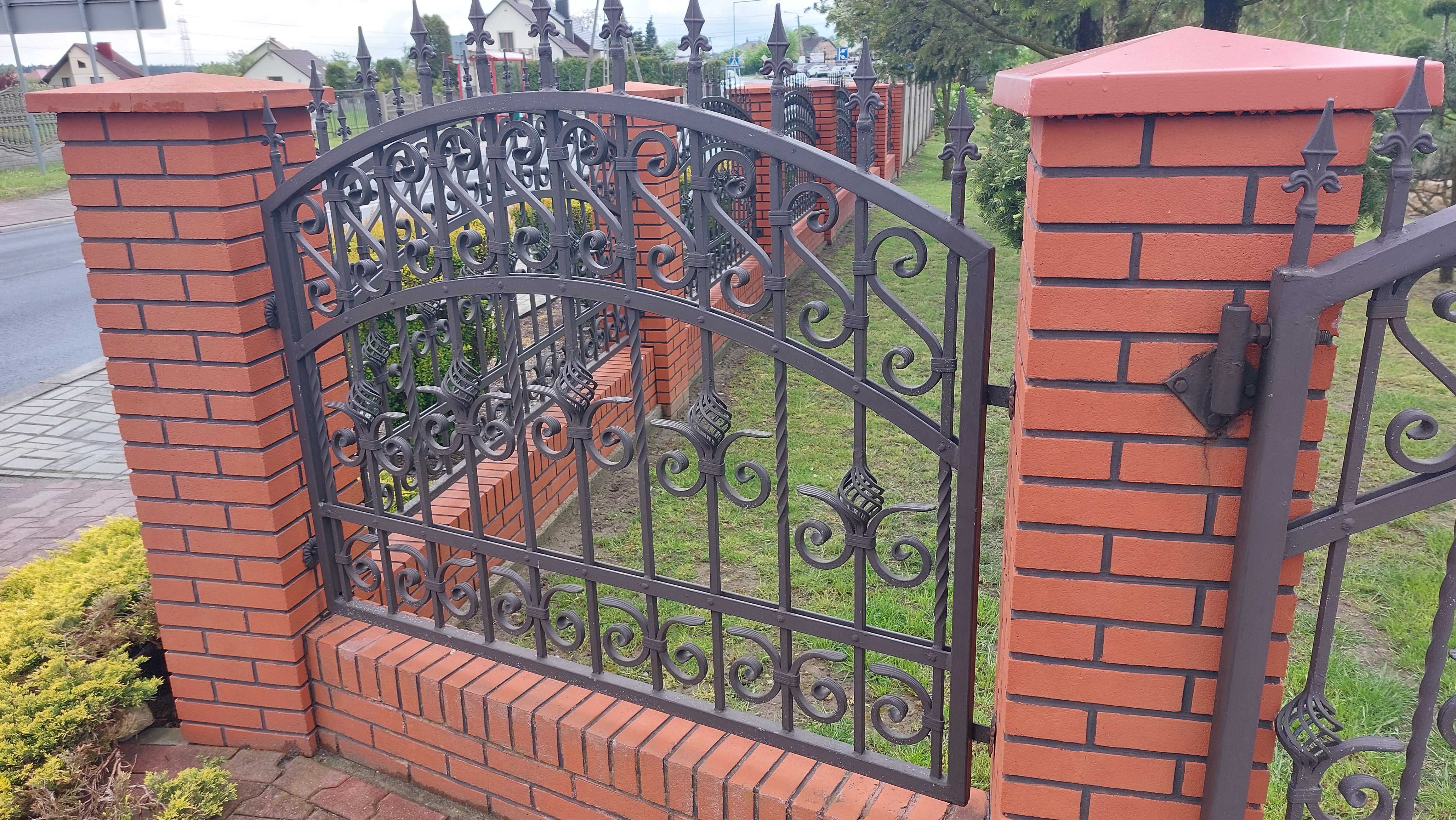 Ogrodzenie, Brama dwuskrzydłowa wjazdowa kuta z bramką - OCYNK