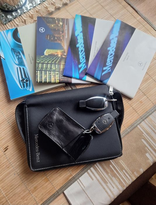 Piękny unikat awantgarde bardzo mały przebieg jak nowy  Mercedes C kla