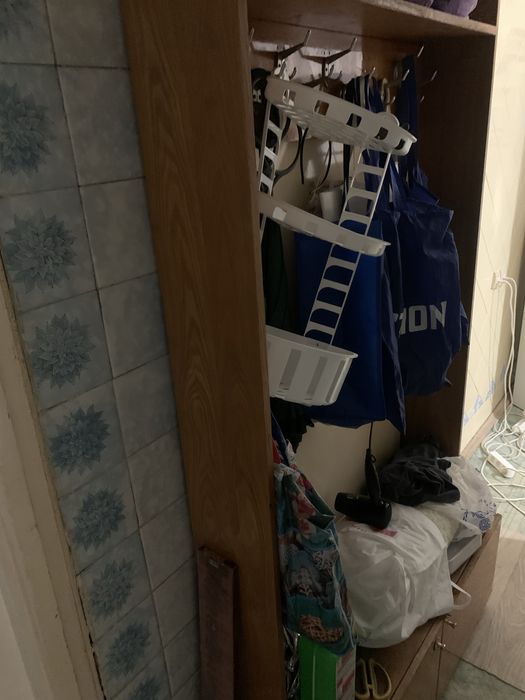 Продам або віддам безкоштовно старі меблі 250-300грн за 1шт