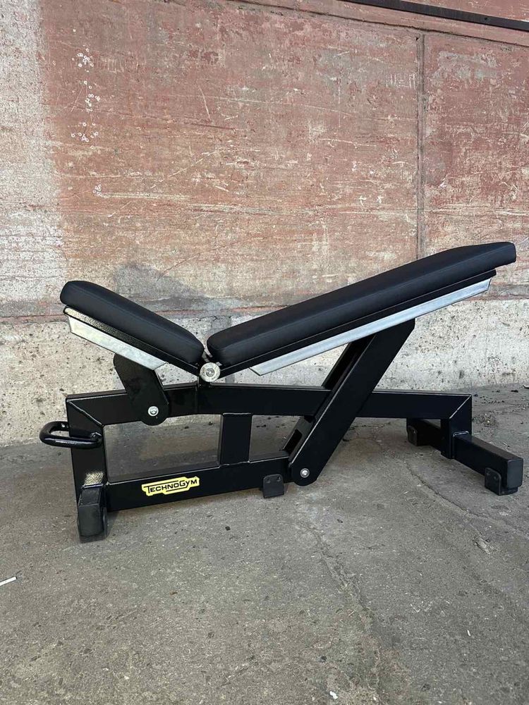 Скамья регулируемая TechnoGym Adjustable Bench, серия Pure Strength