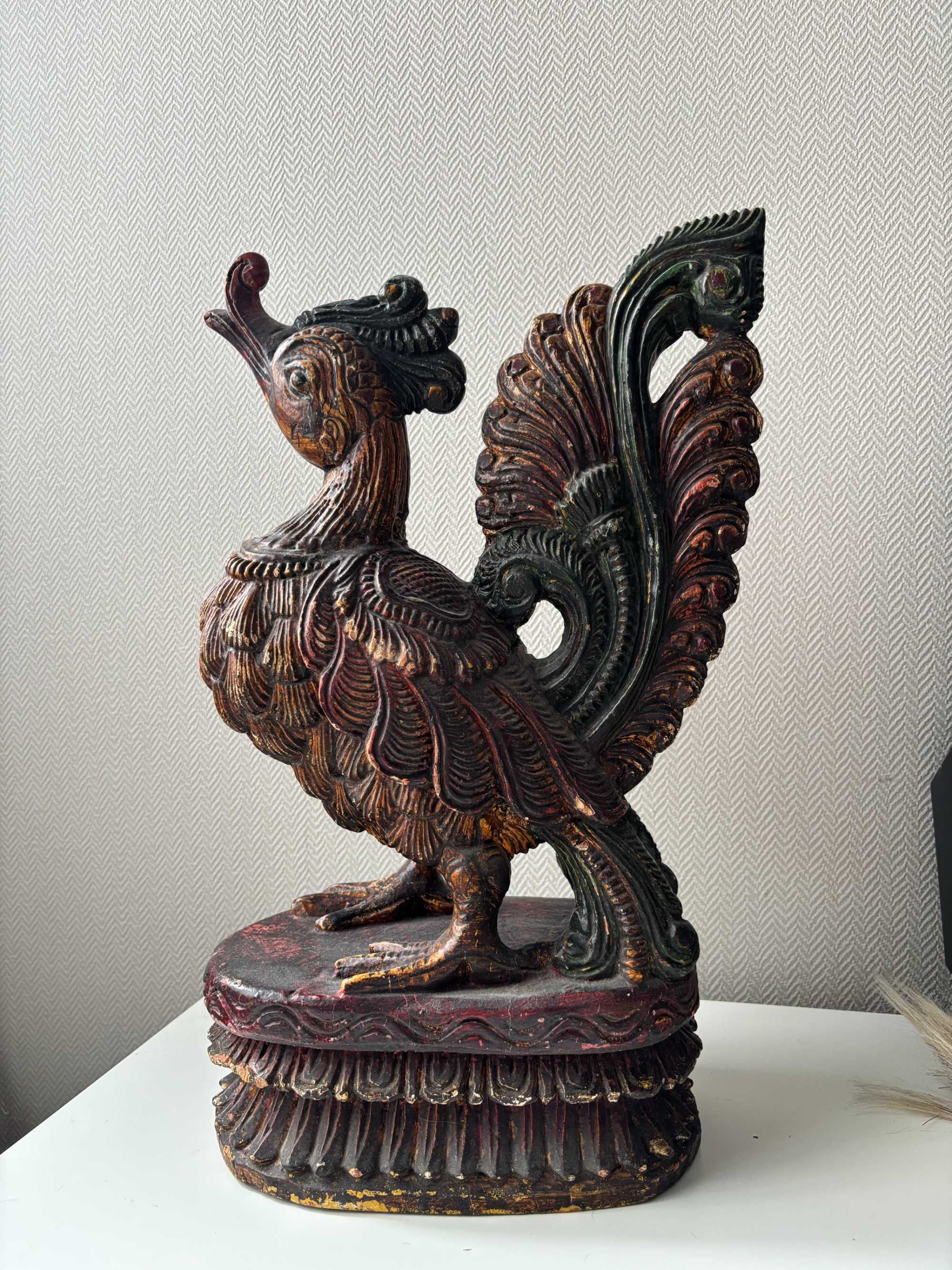 Drewniana rzeźbiona figurka ptaka Garuda