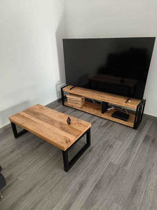Mesa de TV e mesa de centro
