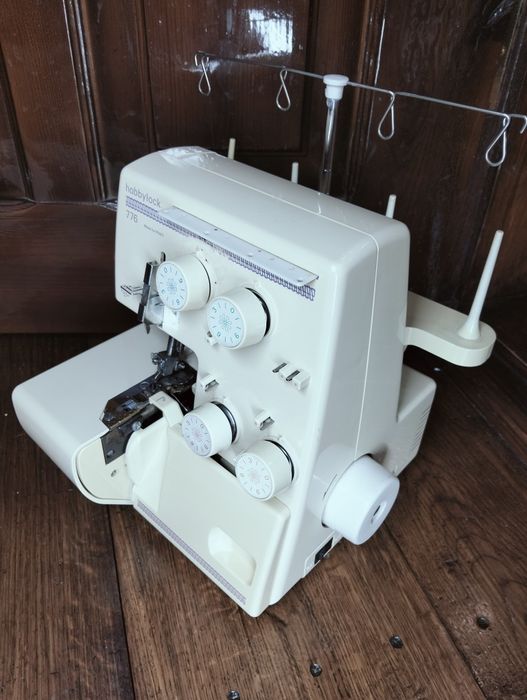 Продам оверлок Pfaff