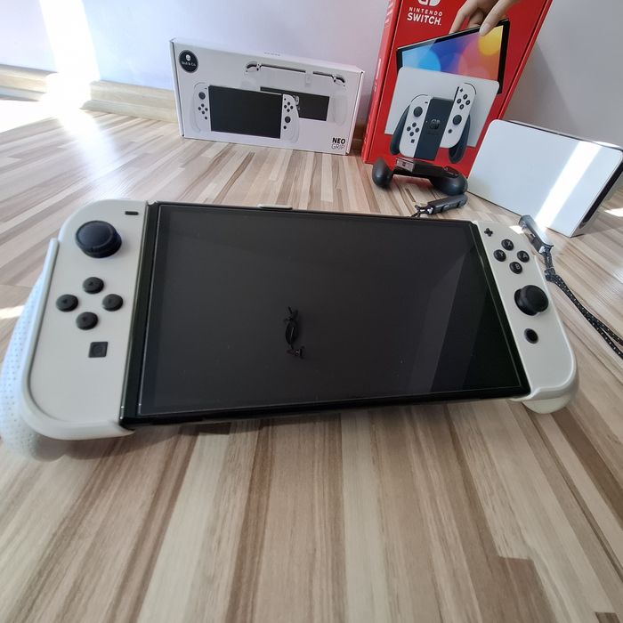 Nintendo Switch OLED + neogrip skull n co