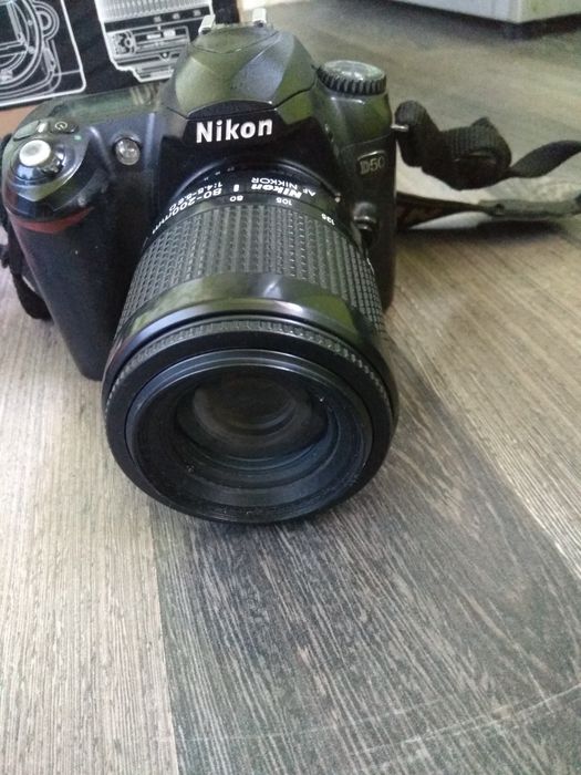 Цифровой фотоаппарат Nikon D50 с объективом