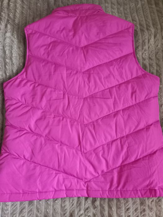 Пухова жіноча желетка