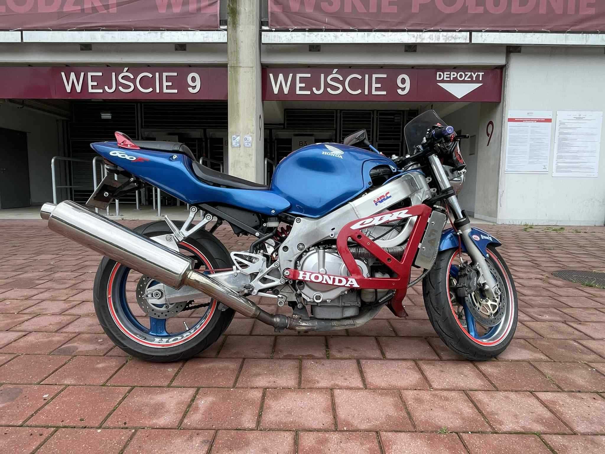 Honda CBR 600 F4 A2 1999R 35kw / Naked / Streetfigher
