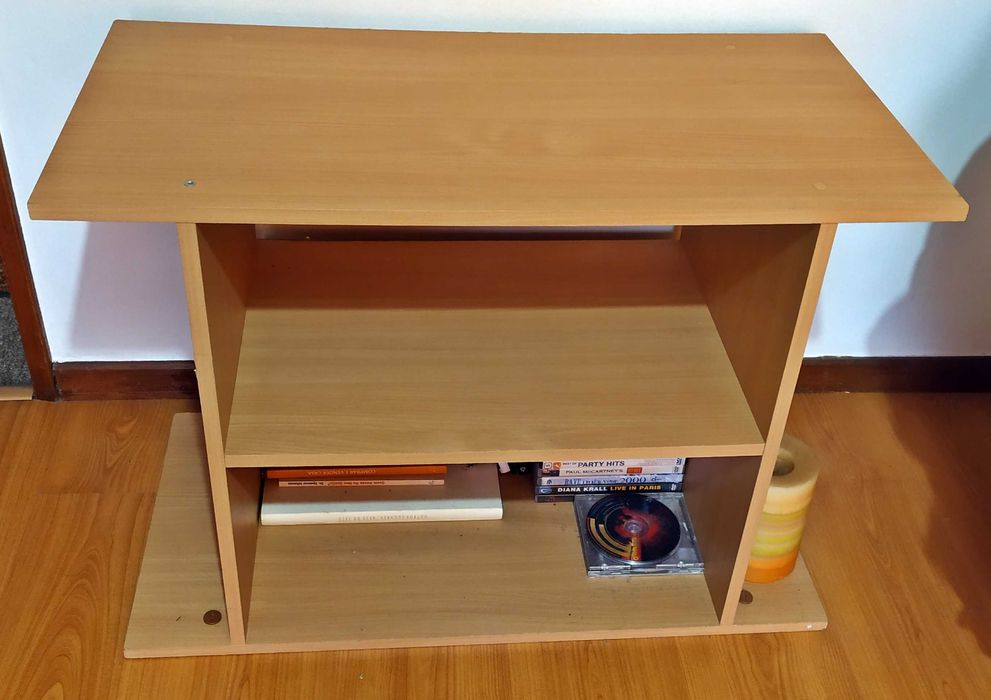 Mesa TV em bom estado