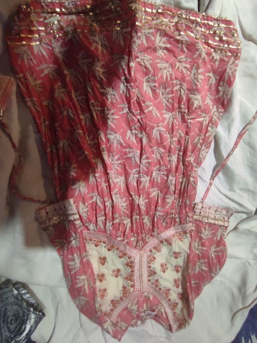 Vestido lindo e alegre