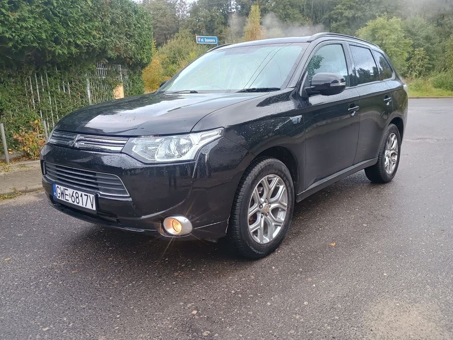 Anglik Mitsubishi Outlander hybryda PHEV 2015rok skóry