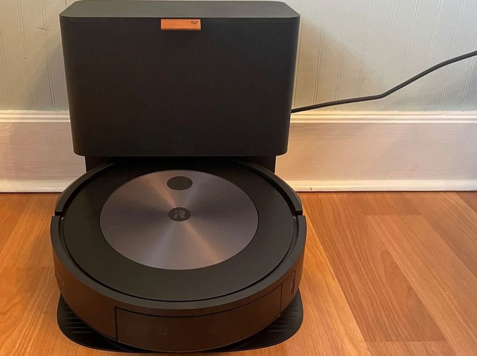 iRobot Roomba j7+ – como novo (estação de auto-esvaziamento)