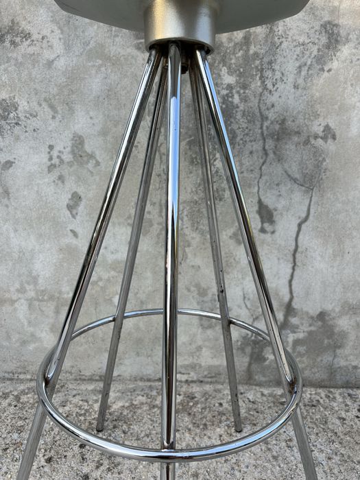 Banco cromado retro – inspirado no Jamaica Bar Stool de Pepe Cortés