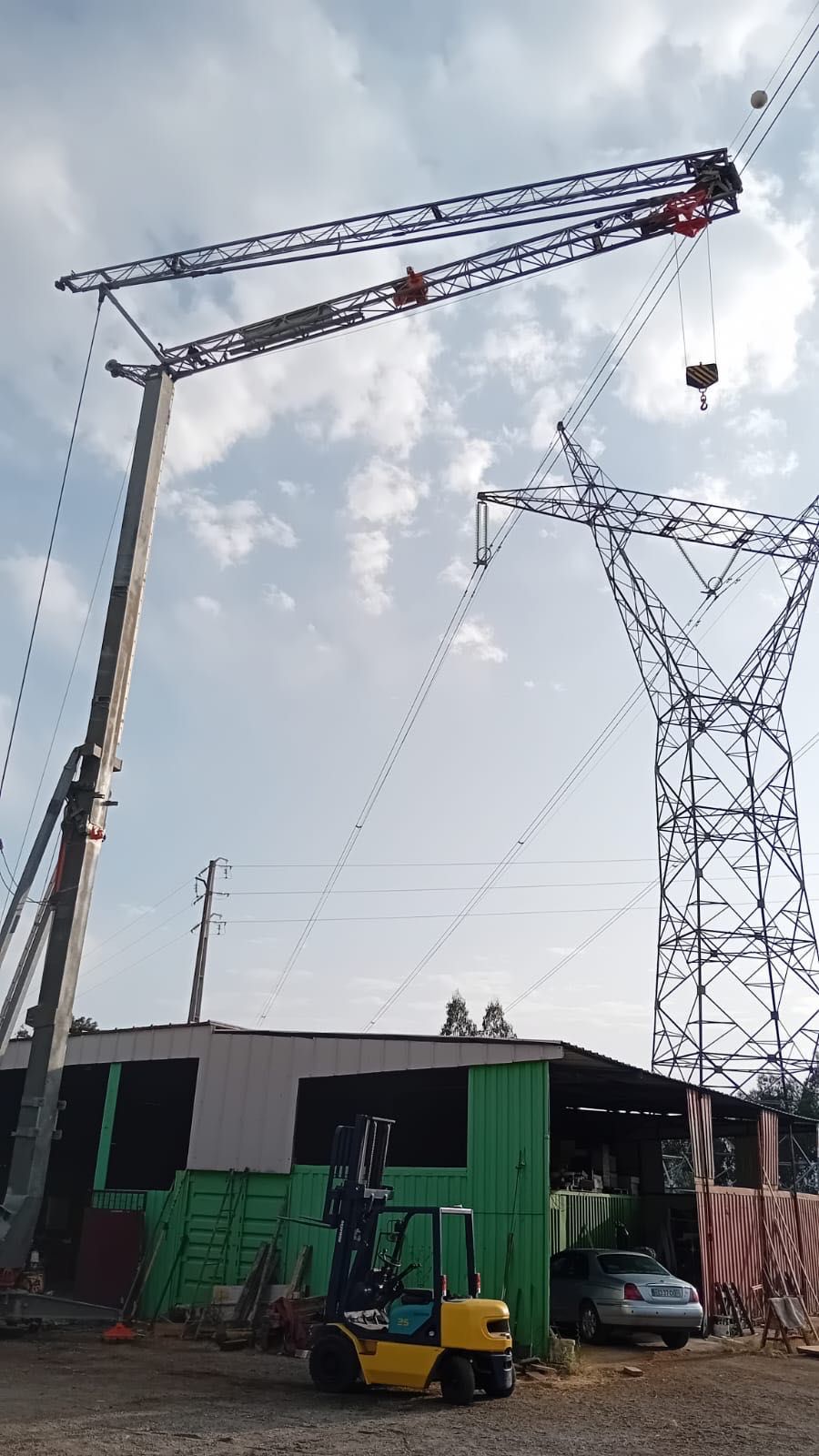 Grua hidráulica 27m lança 
Com eixos