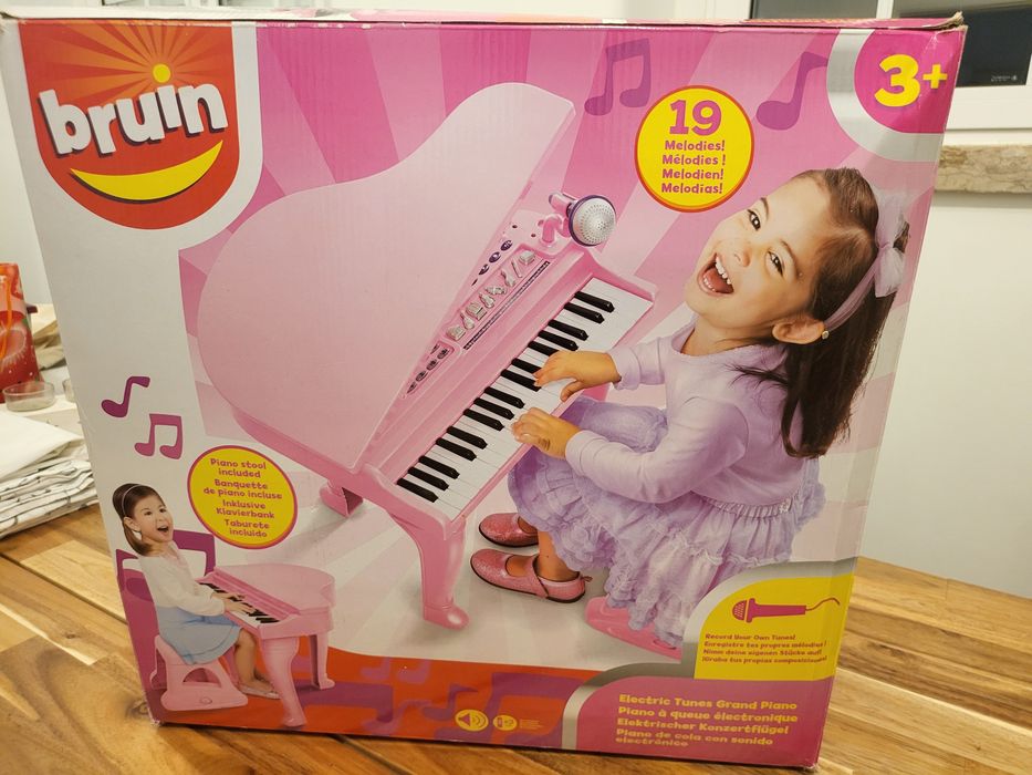 Piano bruin com banco