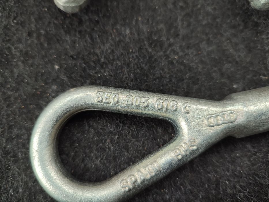 Крюк буксирування Ауді А4 В7 А6 С6 гак буксировочний Audi A4 B7 A6 C6
