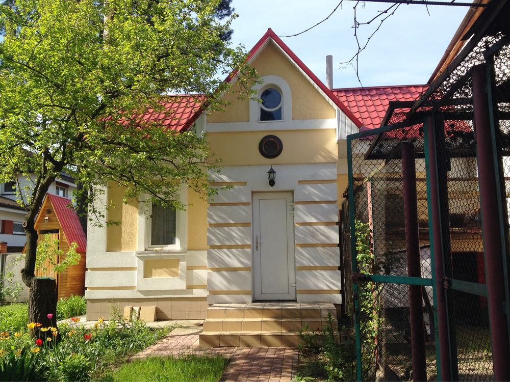 Продам 3-х поверховий будинок в Києві, вул. Алматинська, ДВРЗ