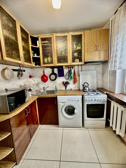 Стражеско, 7 2к квартира 3й поверх, не кутова, тепла.