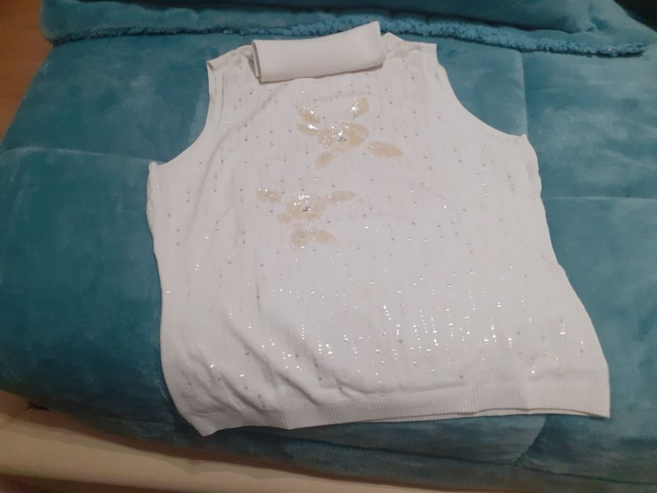 Camisola sem manga branca com lantejoulas com gola