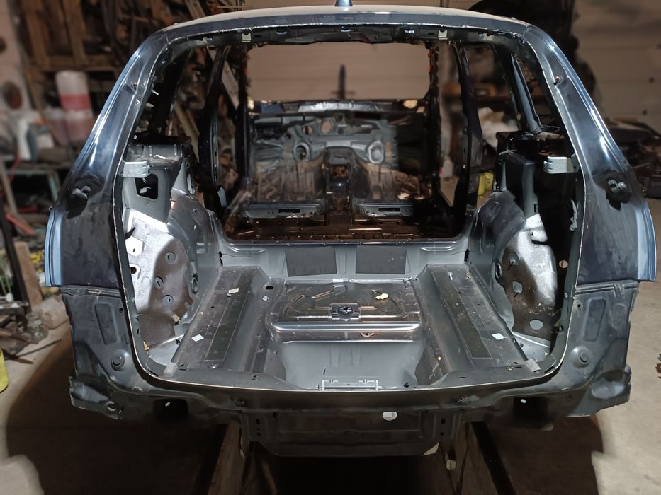 Ауді Q5 8R 15 рік задня панель планка корито четверть кузов
