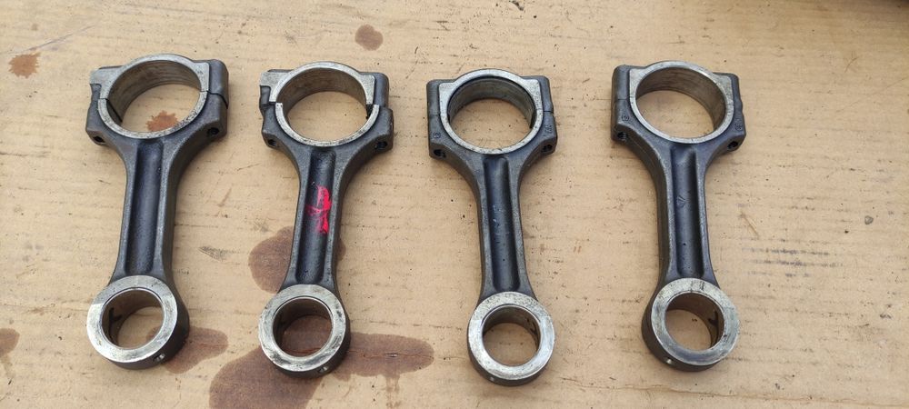 Шатун поршня двигателя 2.5/2.0dci Опель Виваро,Трафик,Ниссан Примастар