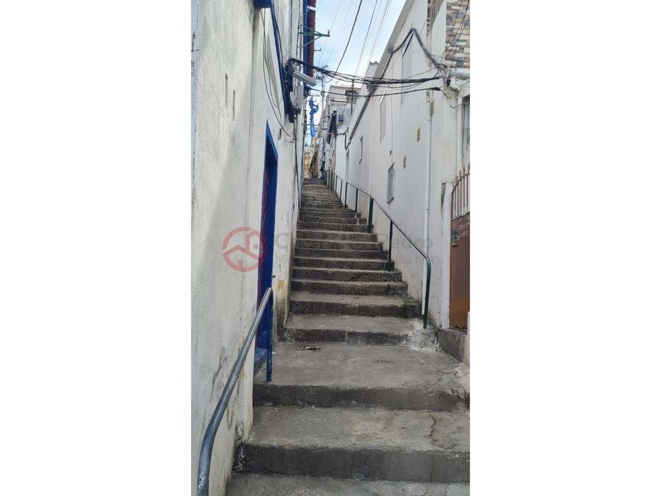 Prédio com duas frações, para investimento , Catujal, Loures