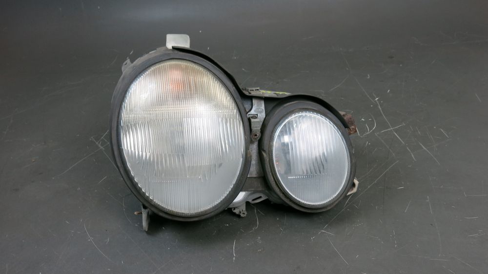 Mercedes W210 E-klasa lampa prawa przód przednia EU