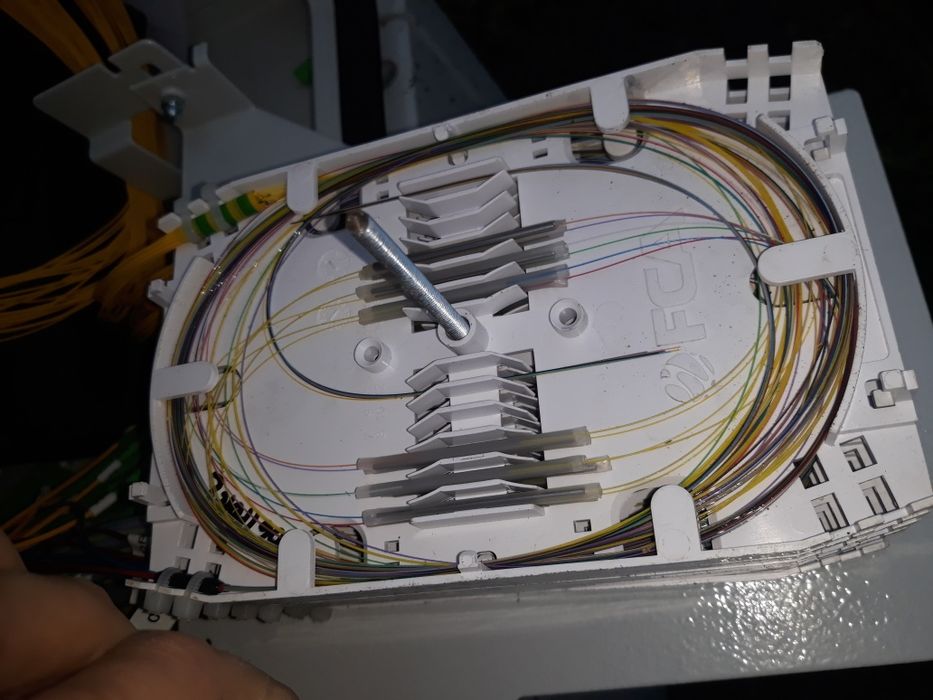 Monitoring, spawanie światłowodów internetu dekodera