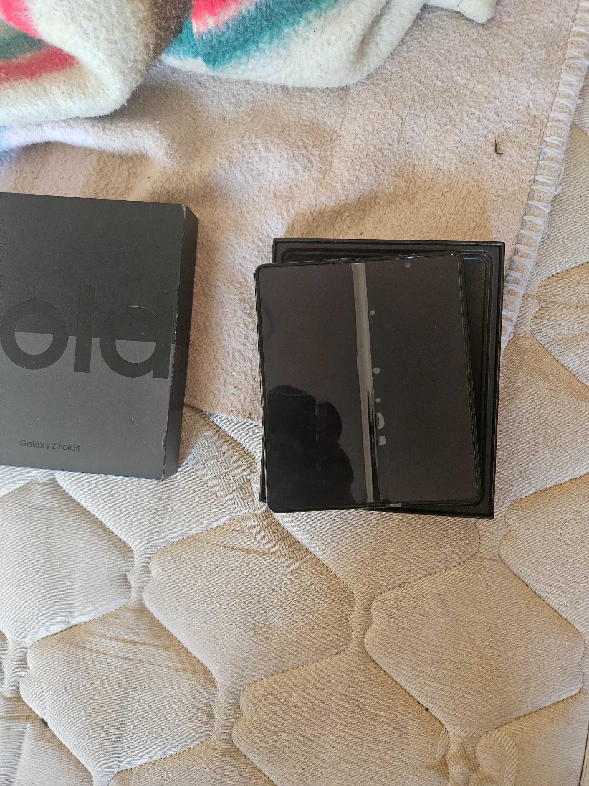 Oportunidade Imperdível! FOLD 4 em Estado de Novo com Caixa