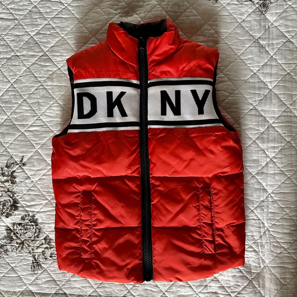 Двосторонній жилет DKNY, 6 років, червоний