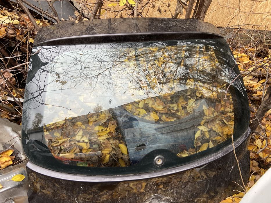 Заднє стікло Ніссан Оригінал