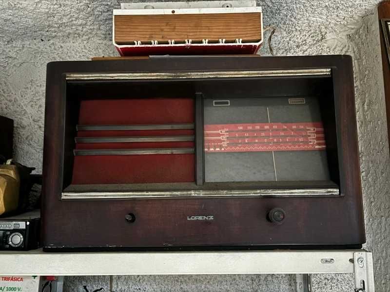 Rádio a Válvulas Lorenz Vintage – Anos 50
