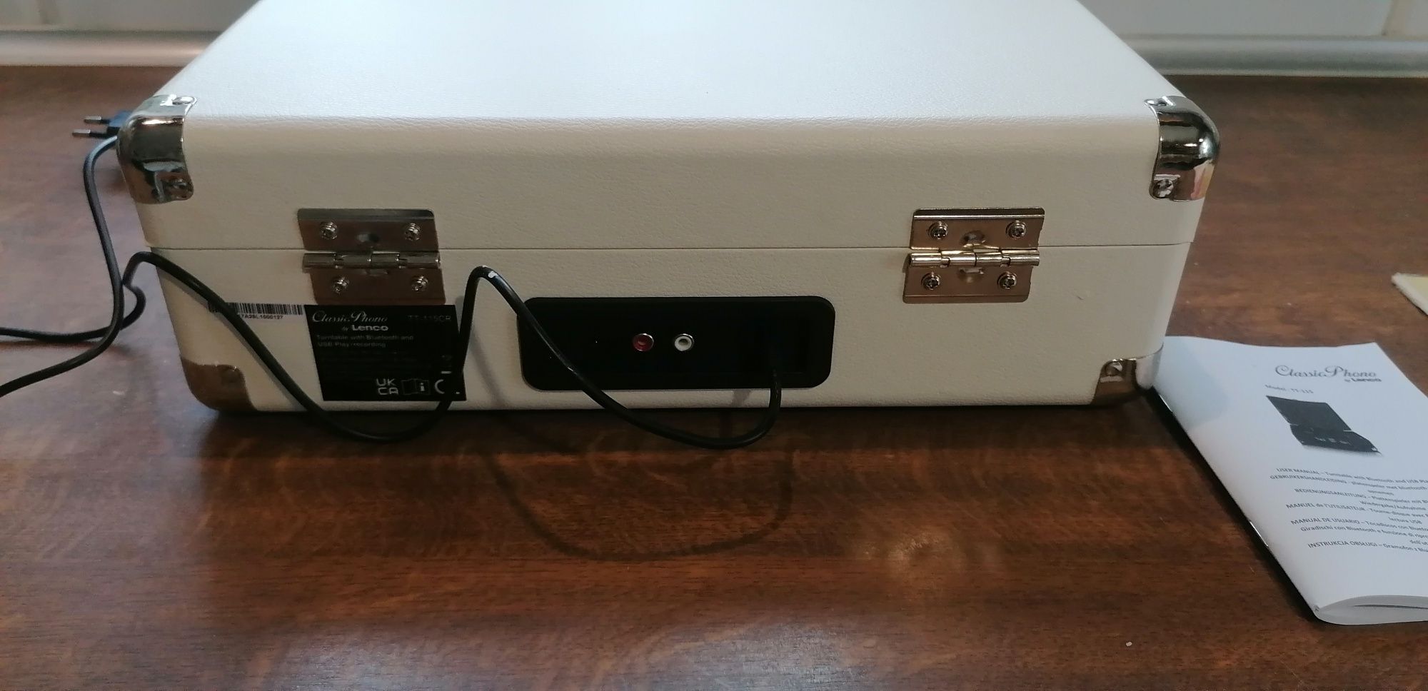 Gramofon w walizce z wbudowanymi głośnikami i Bluetooth