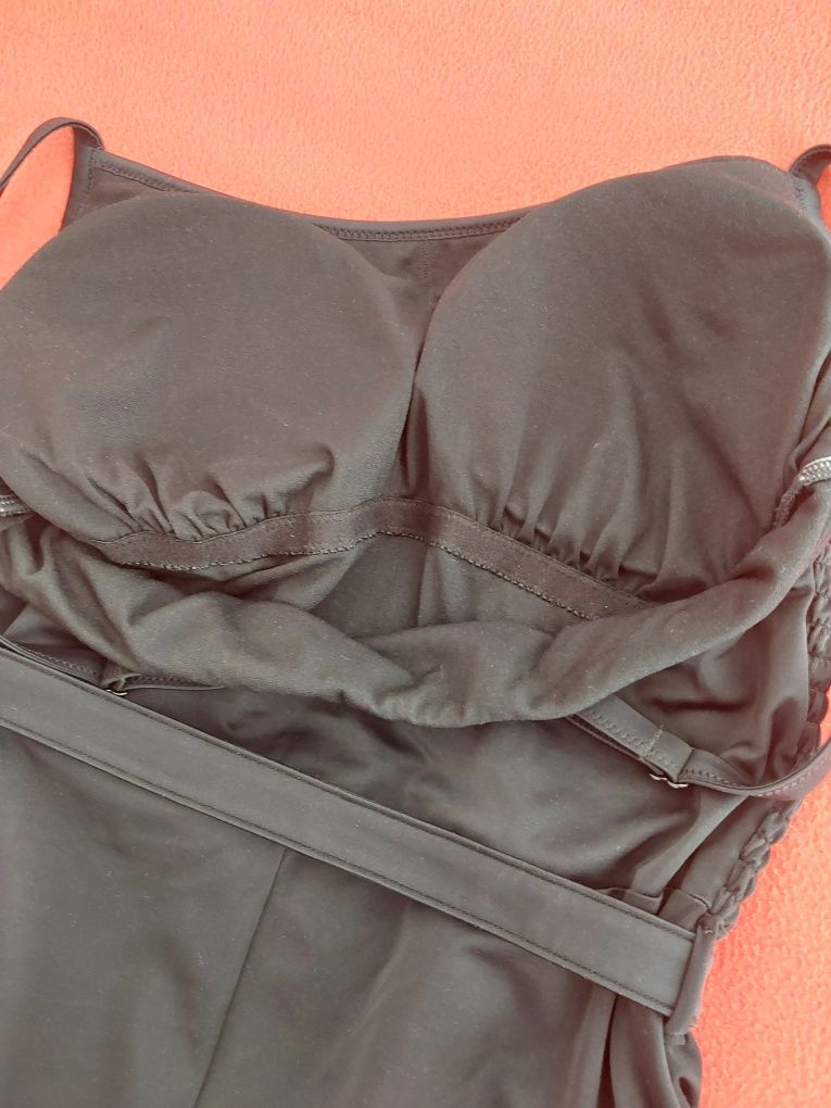 Kostium kąpielowy C&A nowy czarny elegancki
Rozmiar 44
Materiał góry k