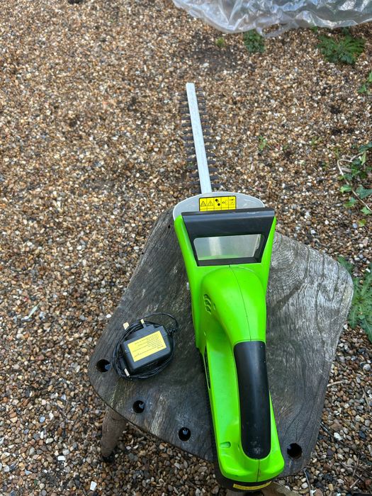 Кущоріз на акумолятор