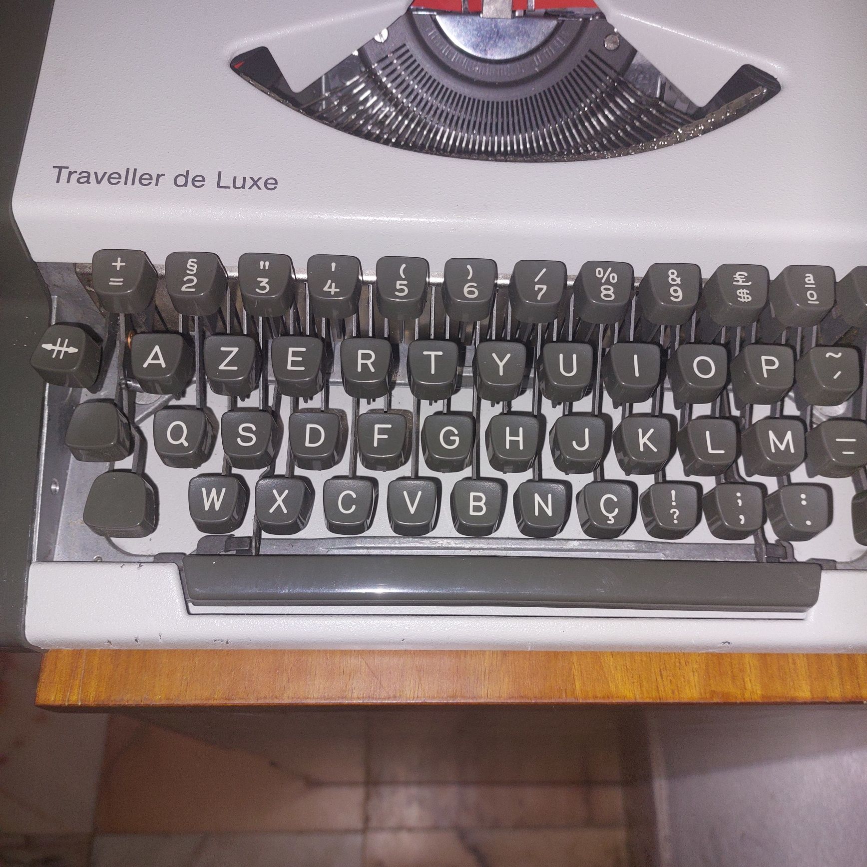 Máquina de escrever AEG Olympia