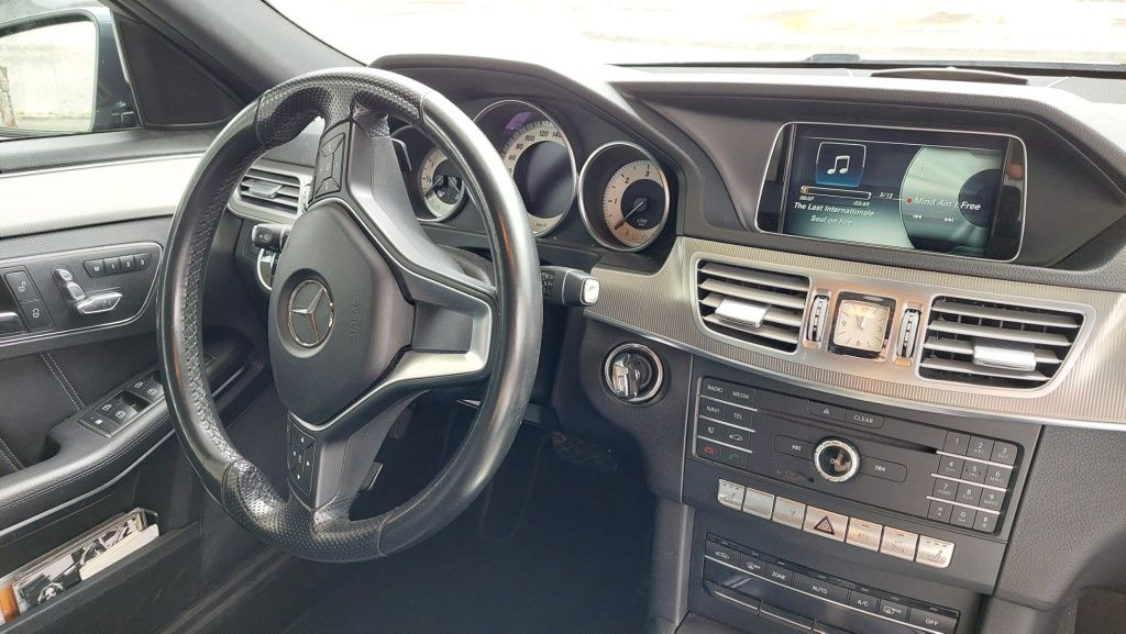 Mercedes Benz  E 220