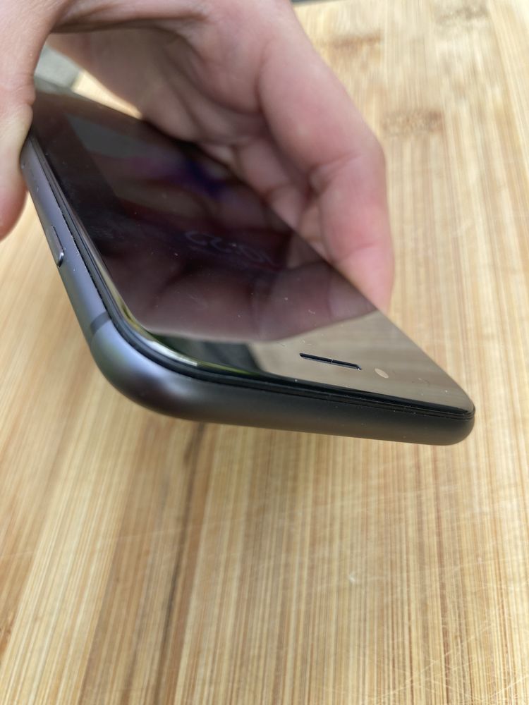 Iphone se 2020 szary