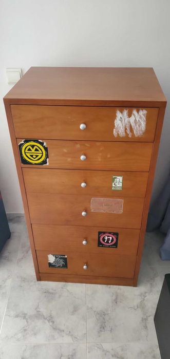 Vendo Quarto completo, em madeira maciça Pinho Mel, como novo.