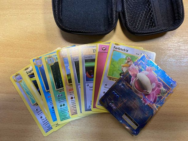 Карточки Покемон (Pokemon) в кейсі (10 карток)
