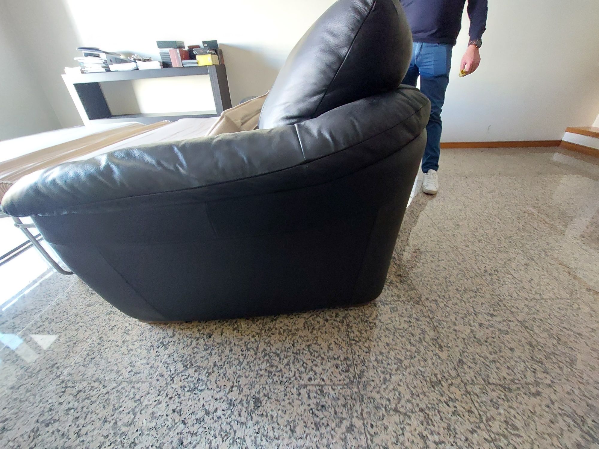 Sofá-cama preto couro - IKEA