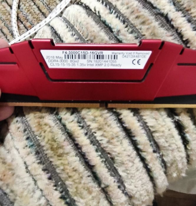 Системний блок з мишкою та клавіатурою