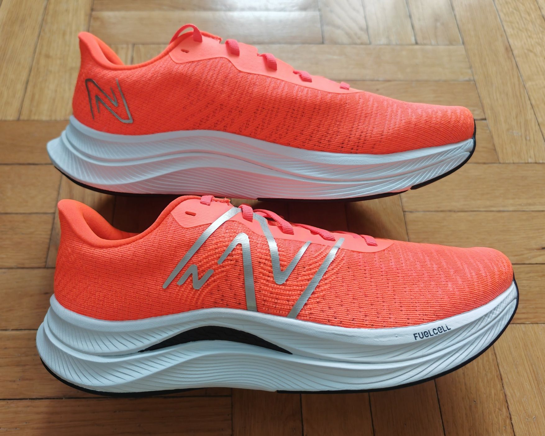 New Balance FuelCell Propel v4 28,5cm EUR 44,5
