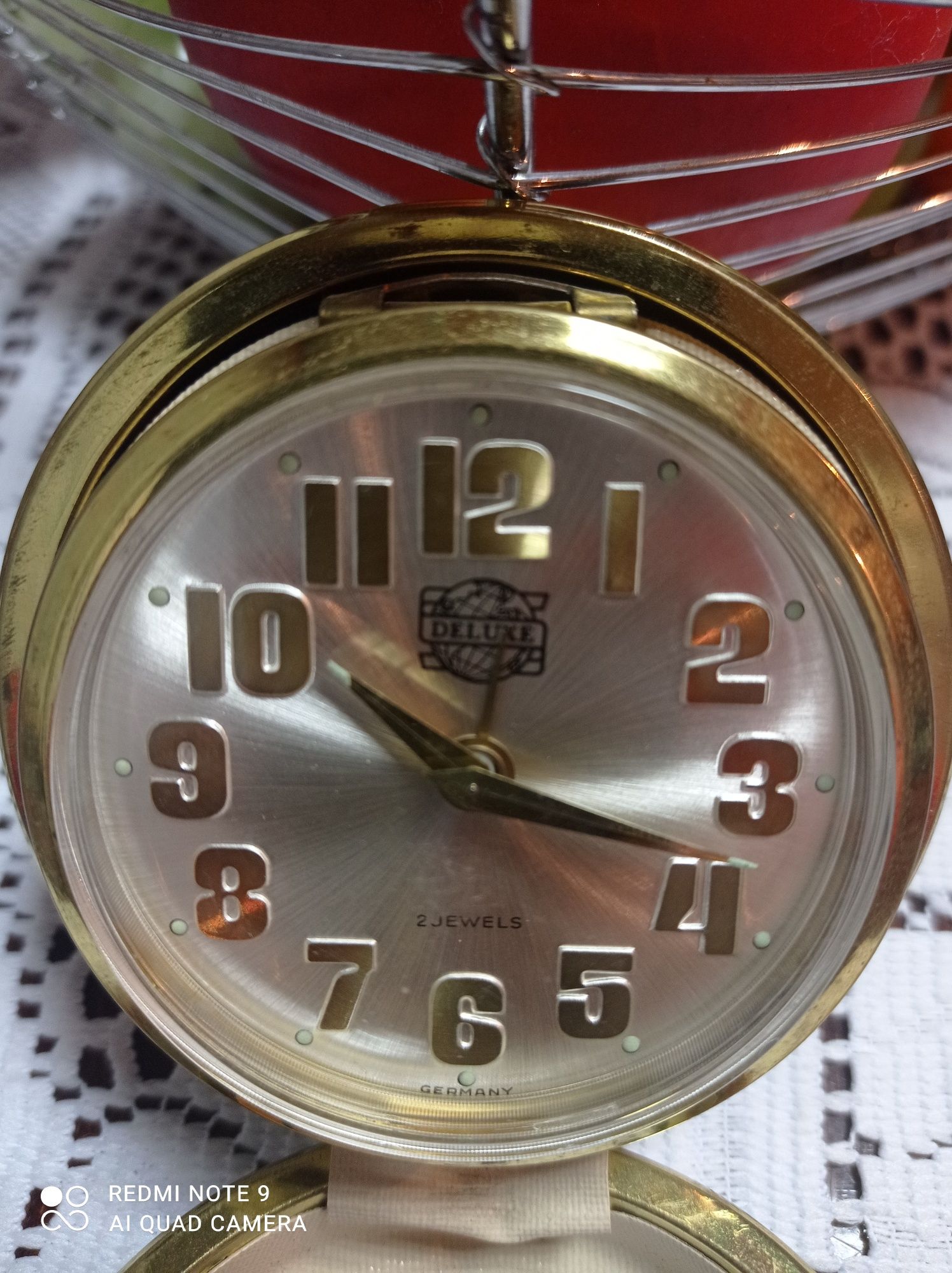 Старовинний прикроватний годинник
