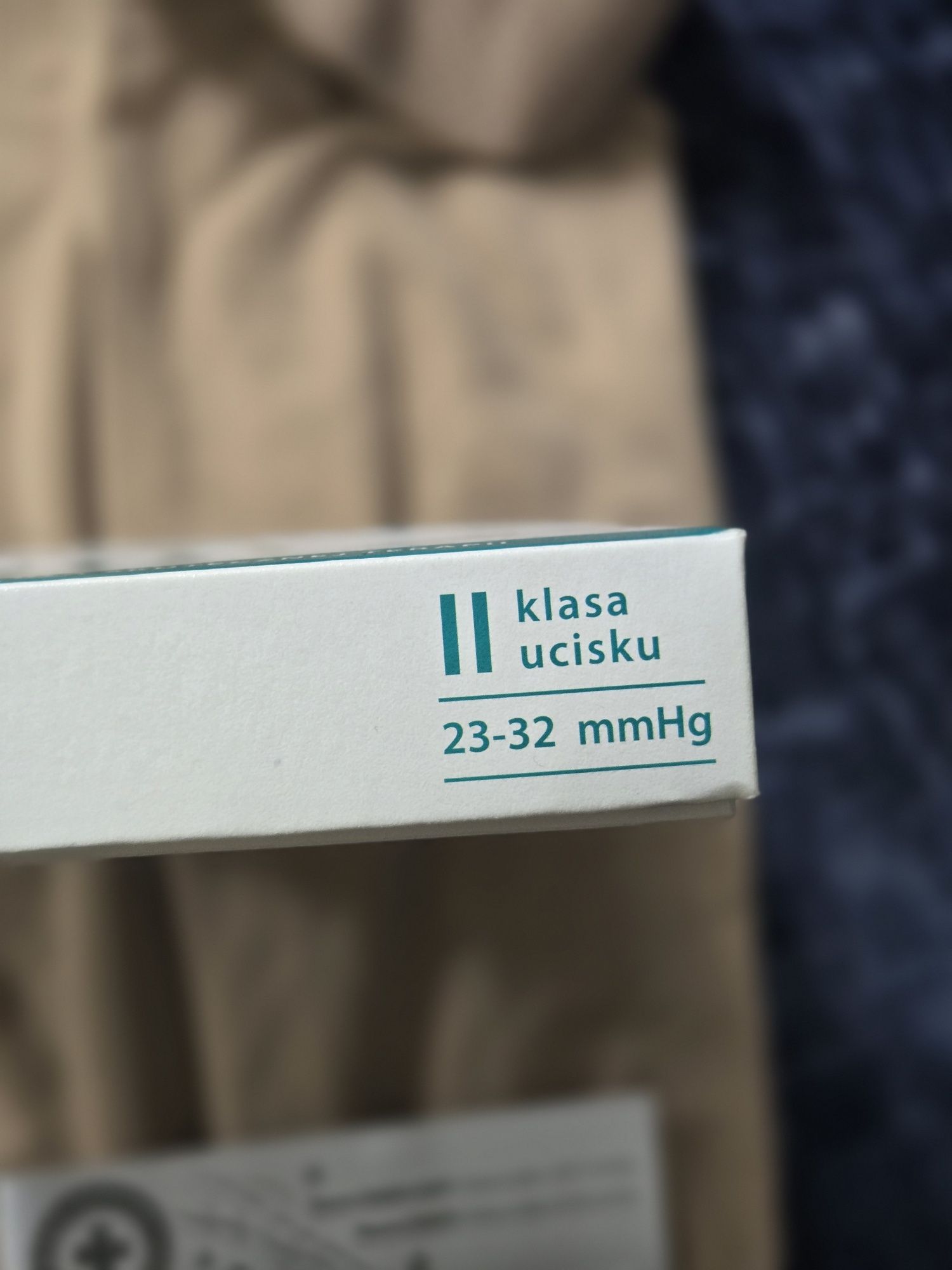 Pończochy samonośne, uciskowe Veera - odkryte palce
